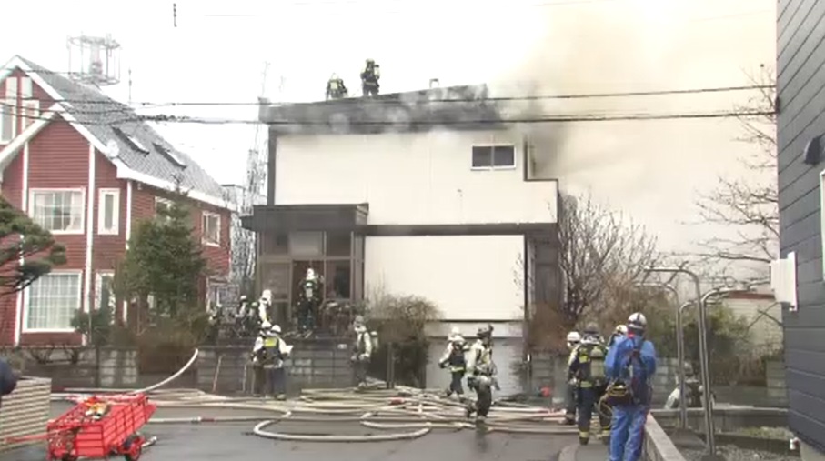 札幌市清田区で住宅が焼ける火事