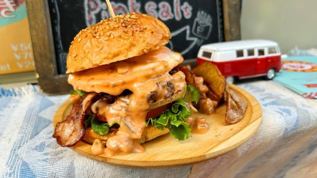 豪快！かぶりつきたい道産牛100%バーガー