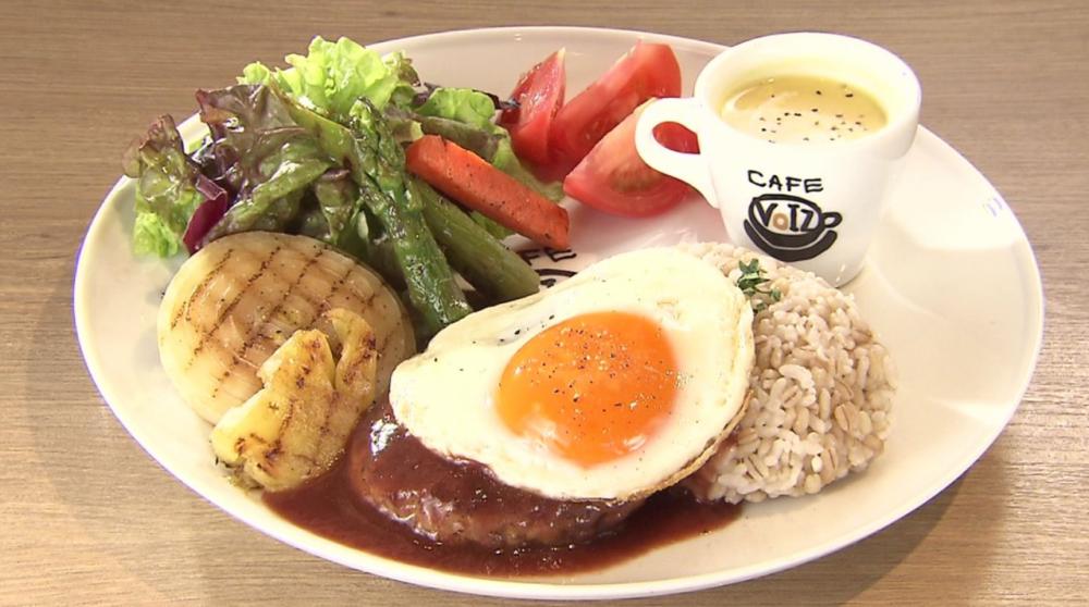 野菜たっぷりロコモコとイチゴパフェでやすらぎ時間【東区】