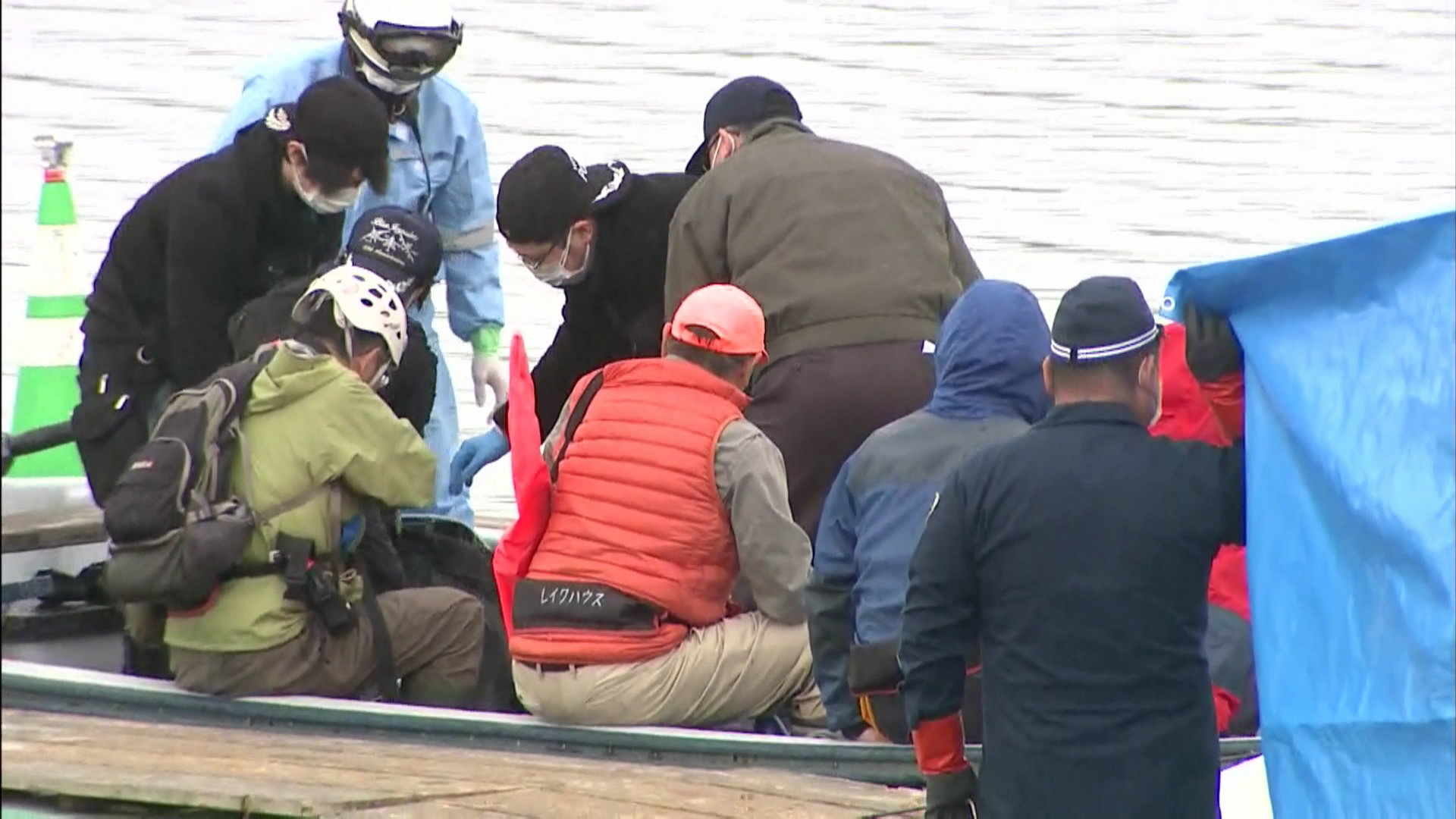 搬送される西川さんの遺体