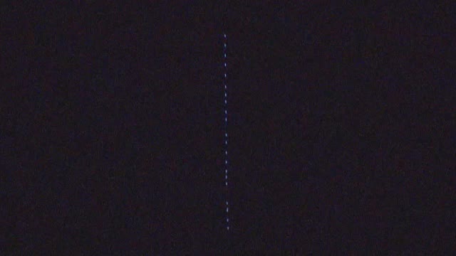 【速報】まるで銀河鉄道？ 札幌上空に「スターリンクトレイン」出現 イーロン・マスク氏のスペースＸ社が打ち上げた人工衛星群