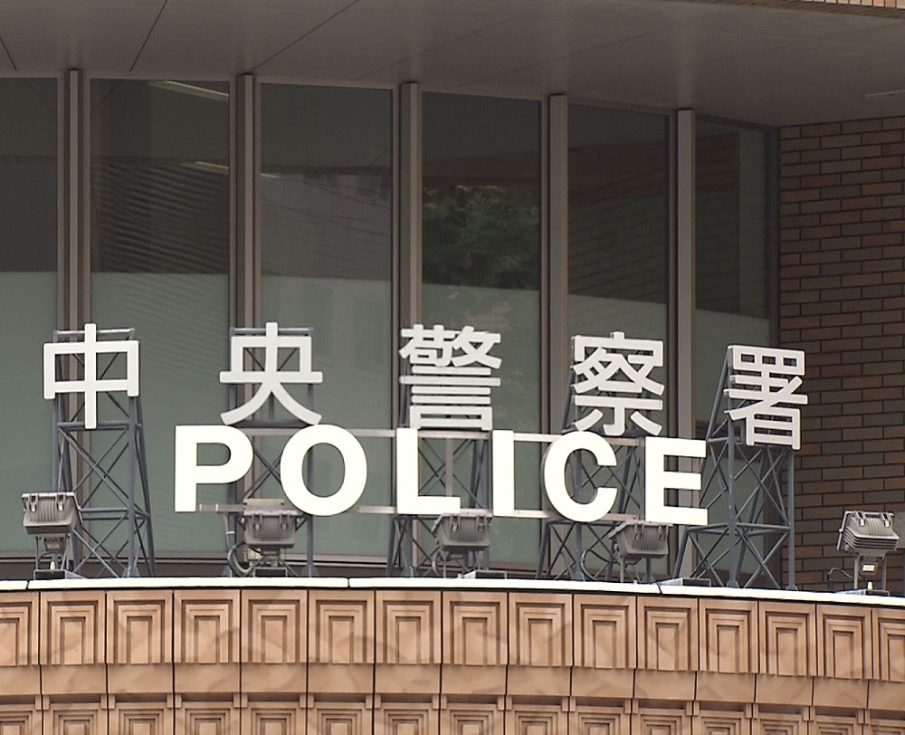 女児の膝上に座った男について調べる北海道警中央署（札幌市）