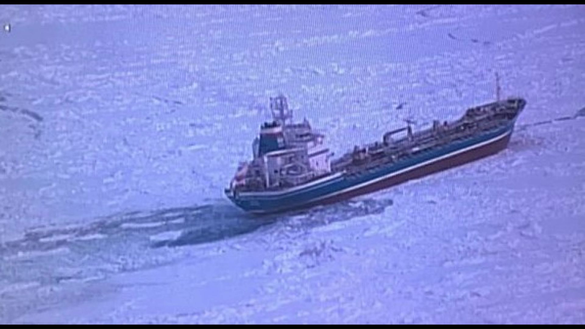 救助されたオストロフ・サハリン号 提供：稚内海上保安部