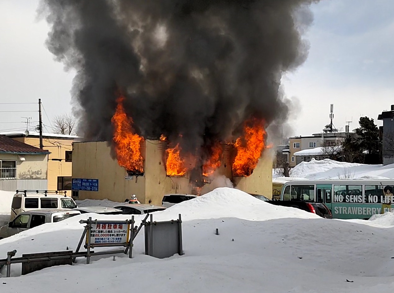 火事があった現場（撮影：視聴者 FNNビデオポストより）札幌市豊平区 3月14日