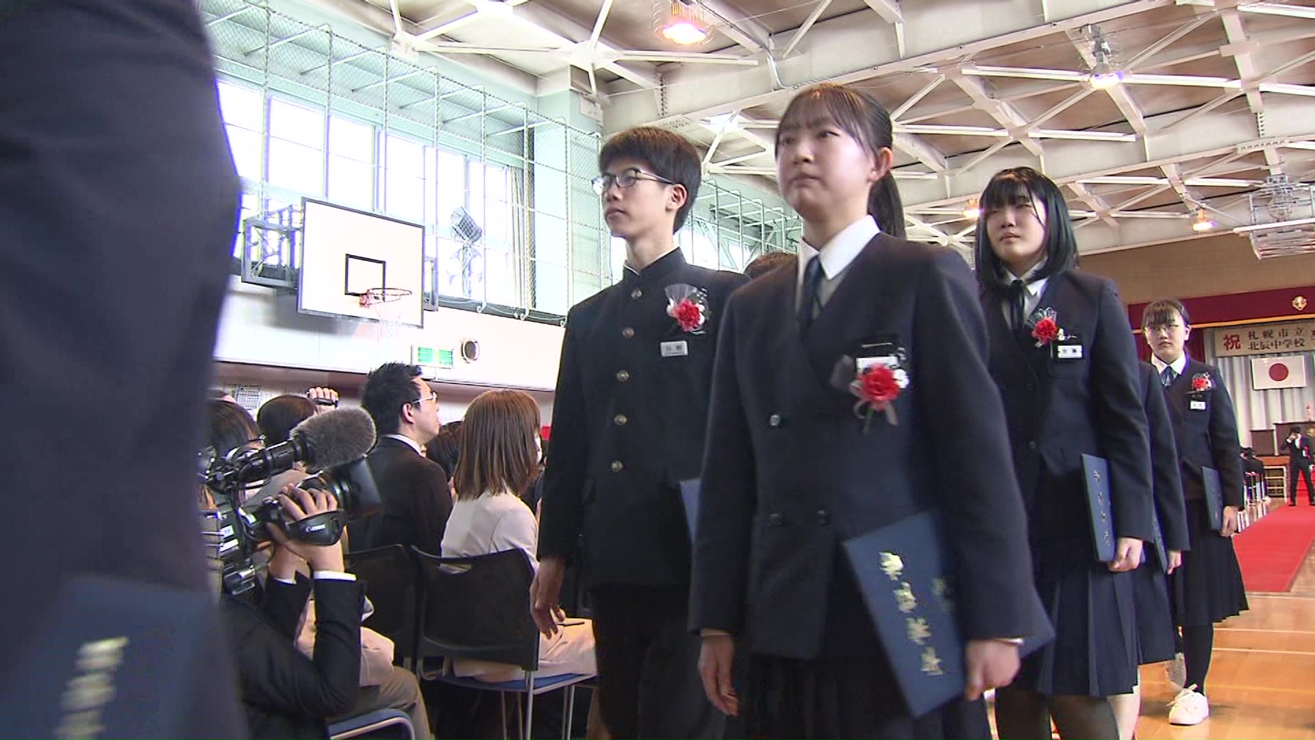 「ますます充実した人生を歩んでいきます」 札幌市立中学校で卒業式 約1万4700人が”学び舎”を巣立つ 新型コロナ5類移行で在校生も参加