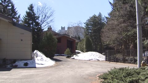  知事公邸の跡地に新築する案も
