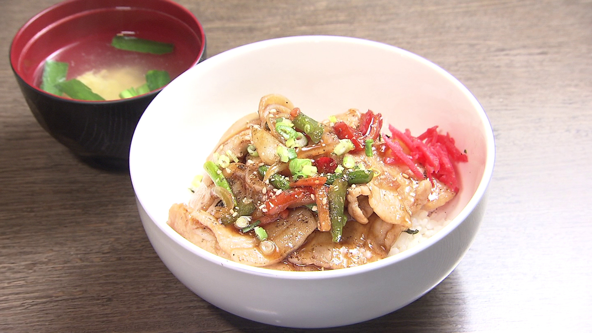 朝どんぶりの「豚丼」