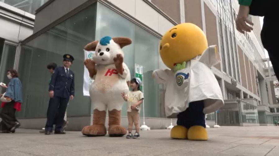 5月30日は「ごみゼロの日」 JR札幌駅でポイ捨て防止の呼びかけ…リサイクルを訴える北海道のマスコットキャラクター