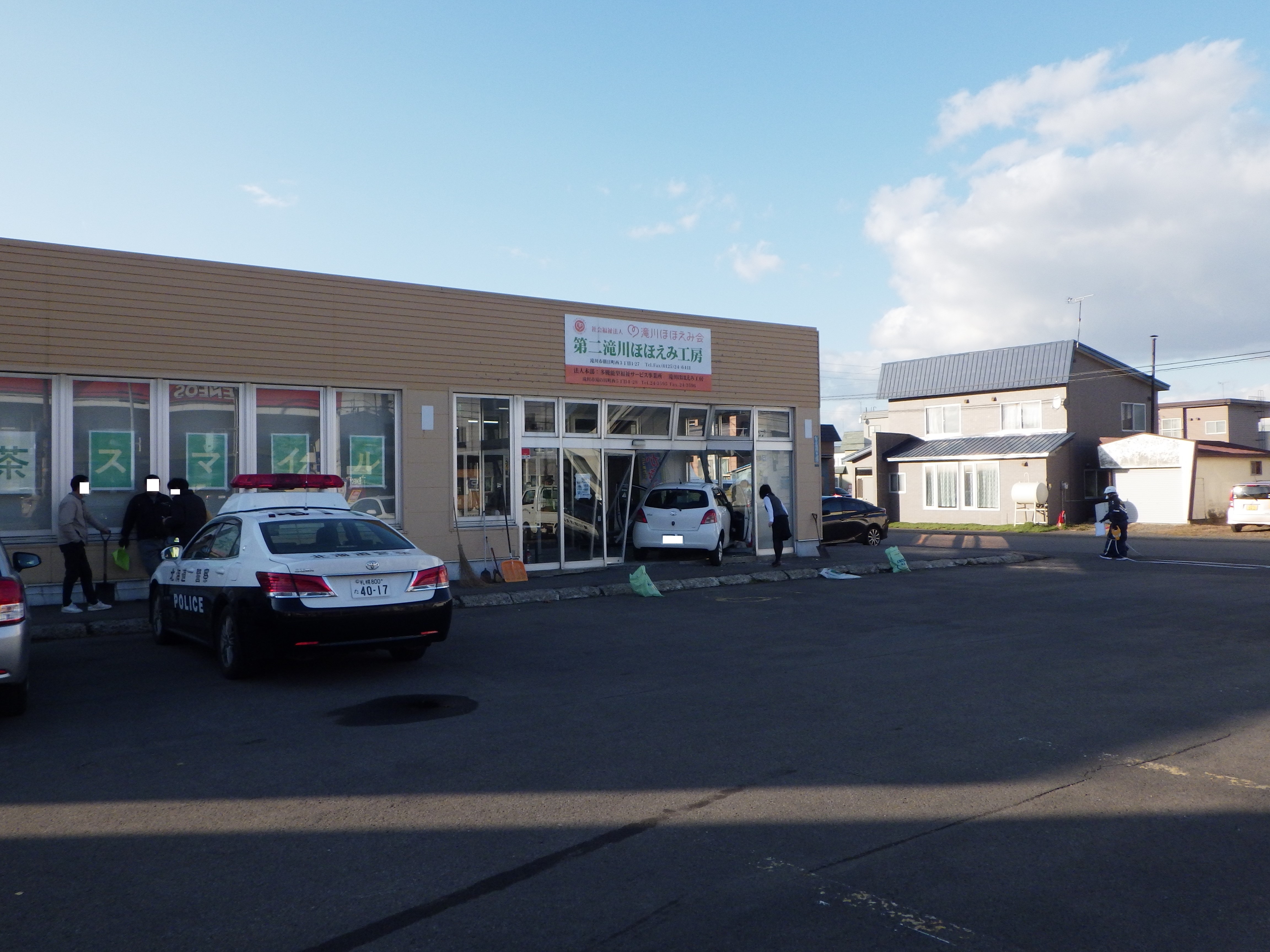 乗用車に突っ込まれた喫茶店(滝川市朝日町西3丁目) 提供:道警