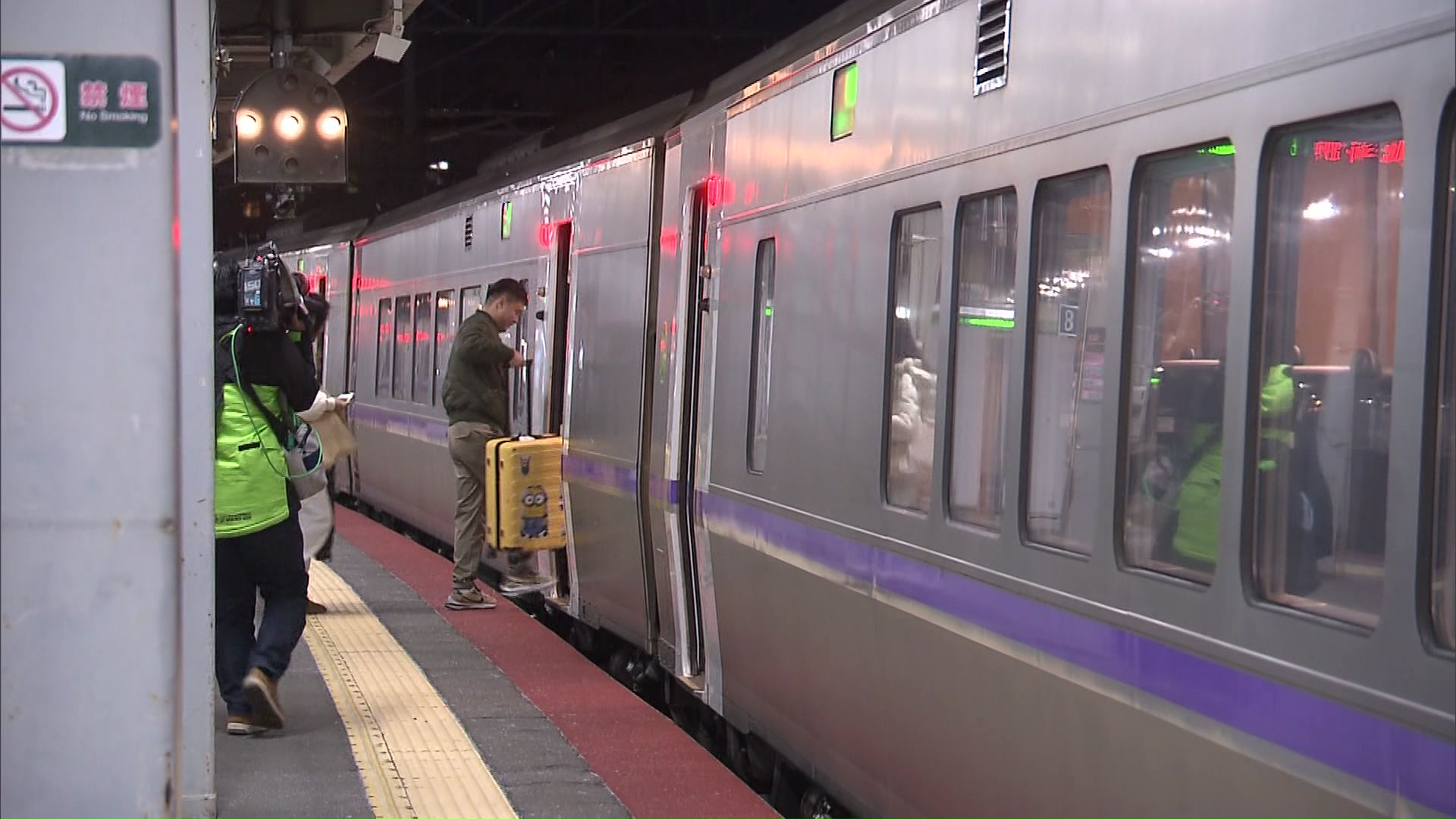 運転再開した特急電車
