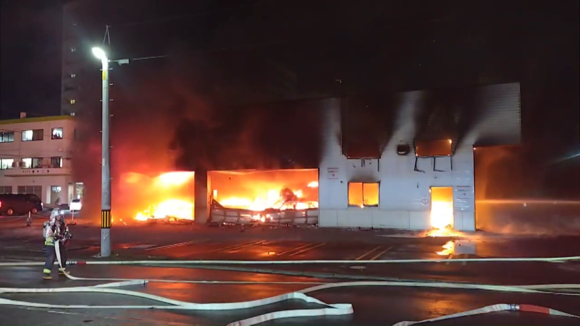 火事の様子(提供:視聴者)