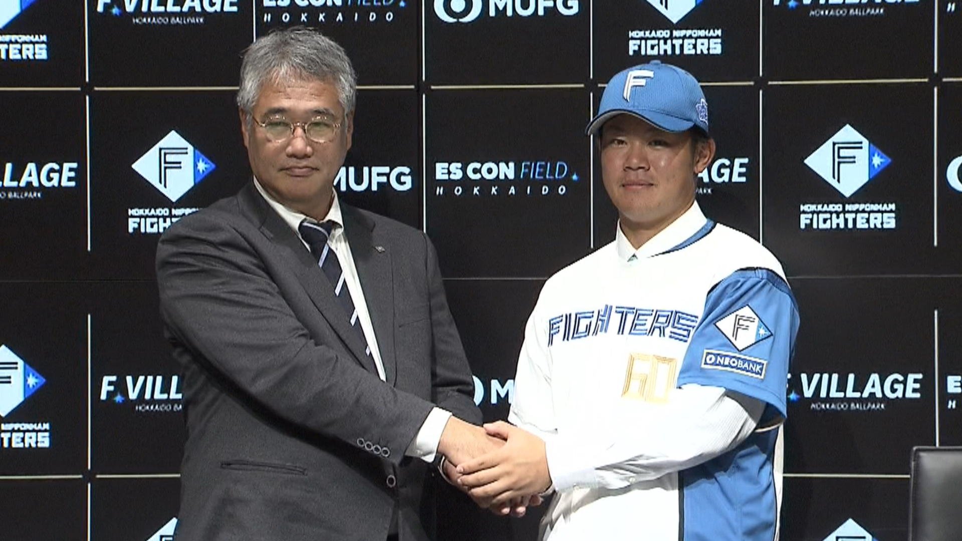 ファイターズに入団した吉田投手と木田GM代行