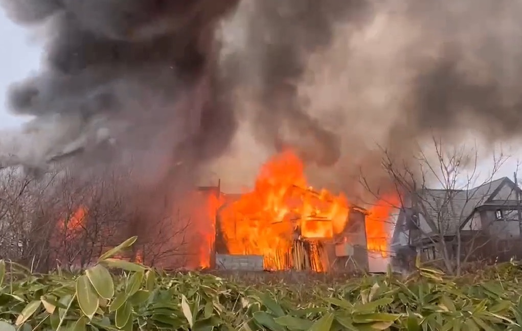 火事があった工場(撮影:視聴者)