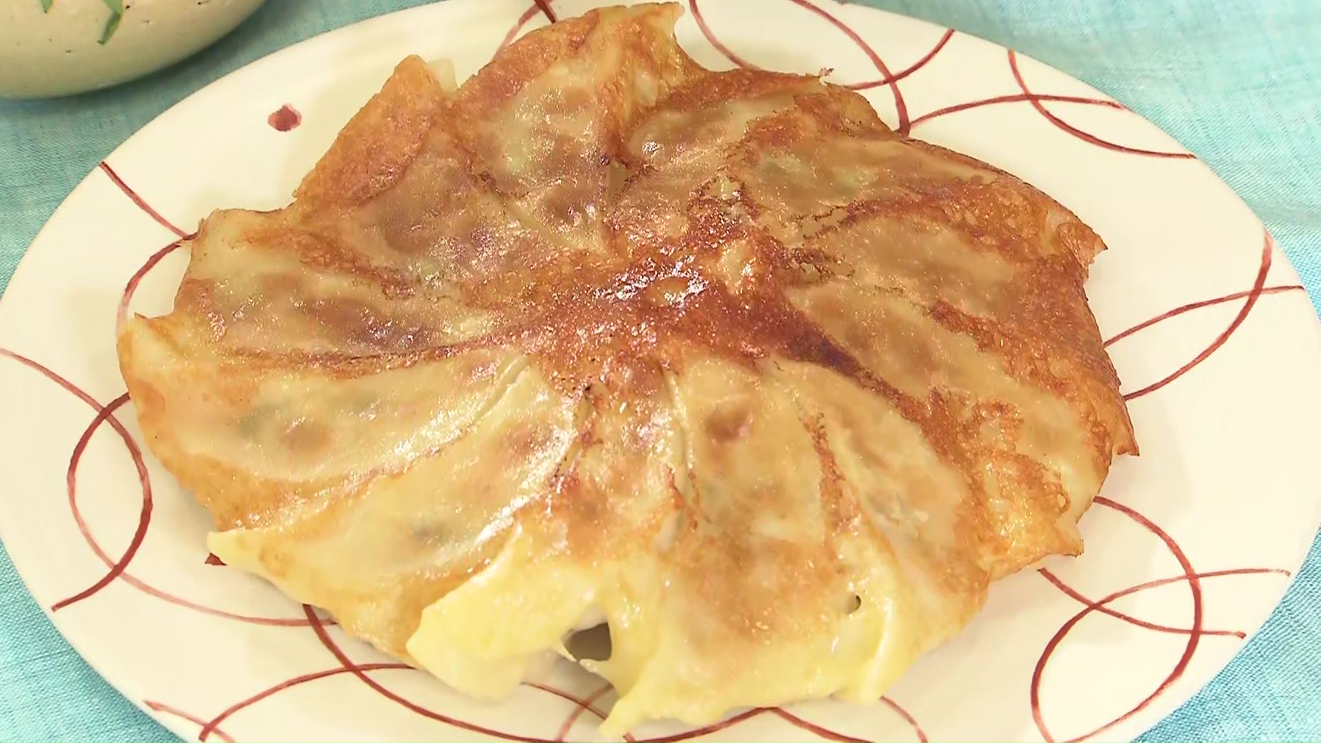 「チーズの羽根つき鮭シソ餃子」(ラクうま!北海道ごはん部門)