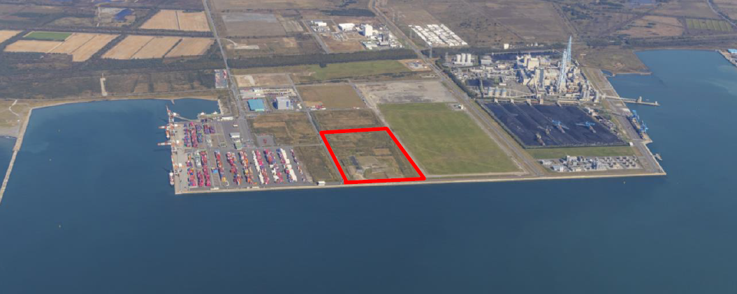 苫小牧東港 赤枠の場所に基地の新設が検討されている(提供:北海道ガス)