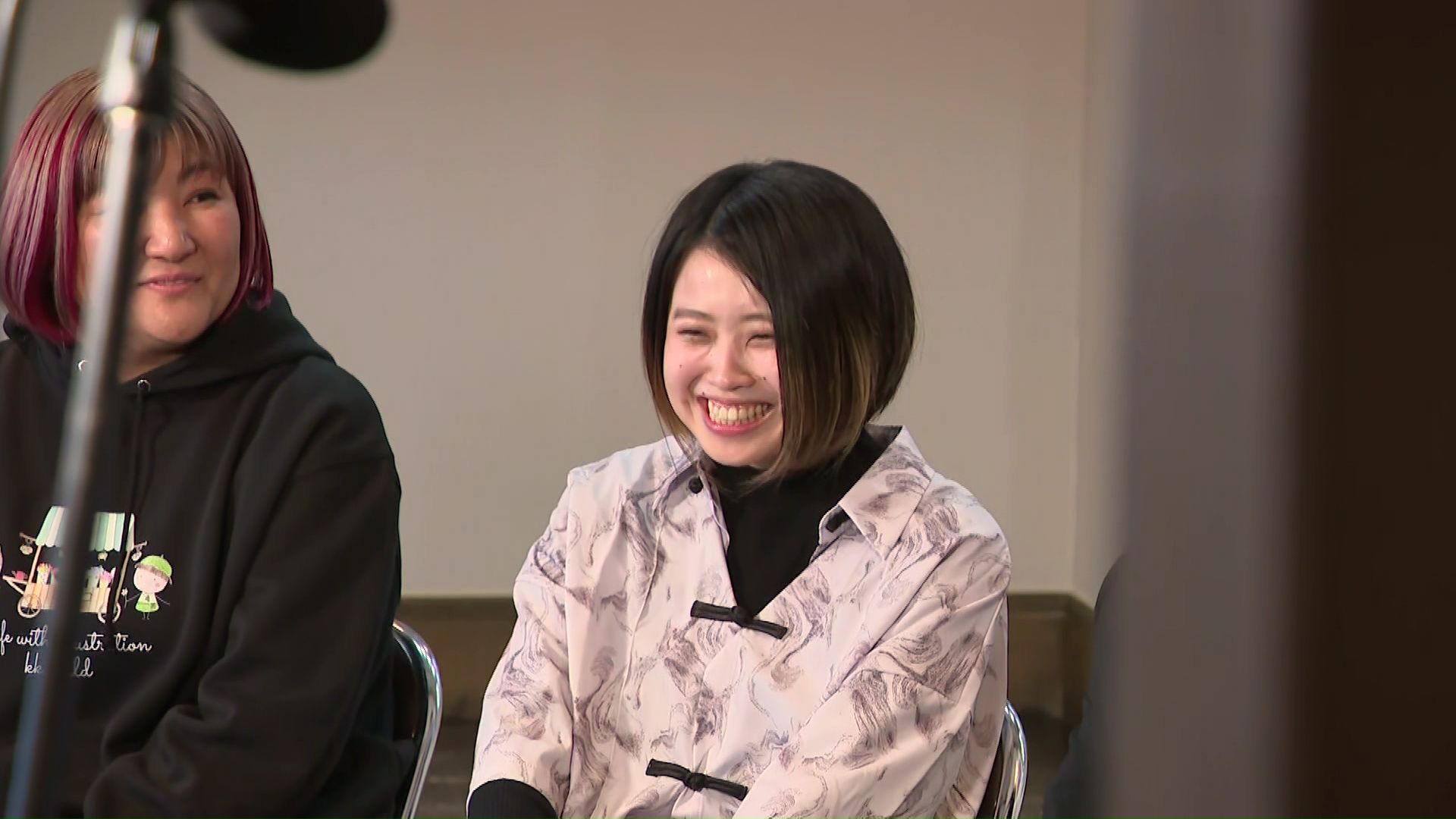 画家・藤倉朱里さん(21)