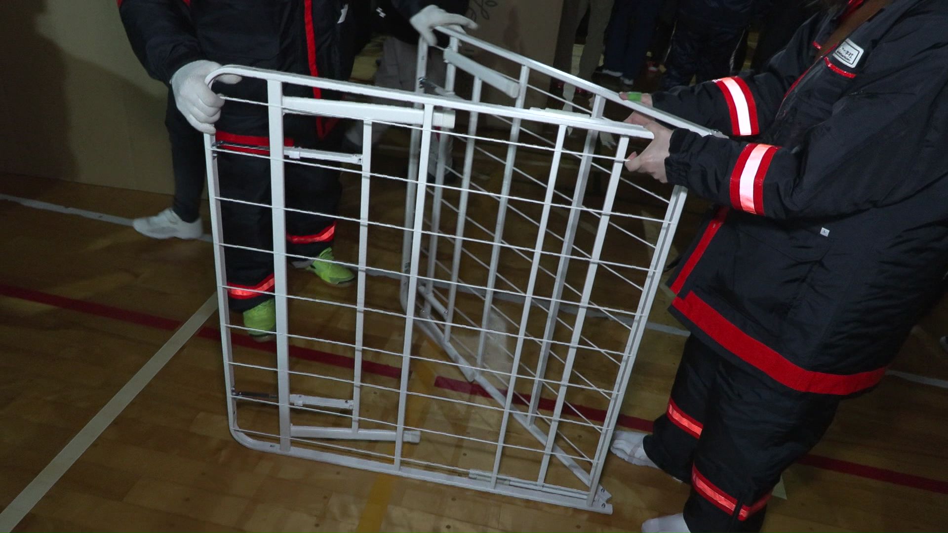 スチールの簡易ベッドならわずか25秒で設置可能