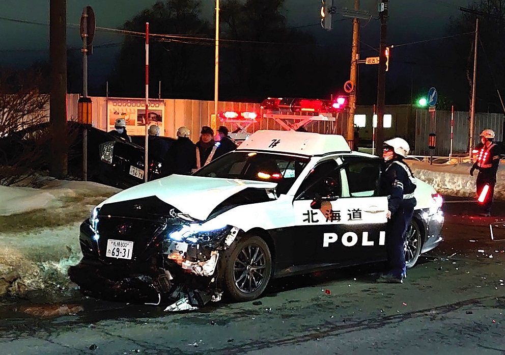 事故を起こしたパトカー