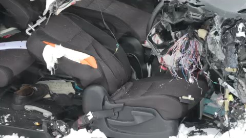 ワゴン車は大破