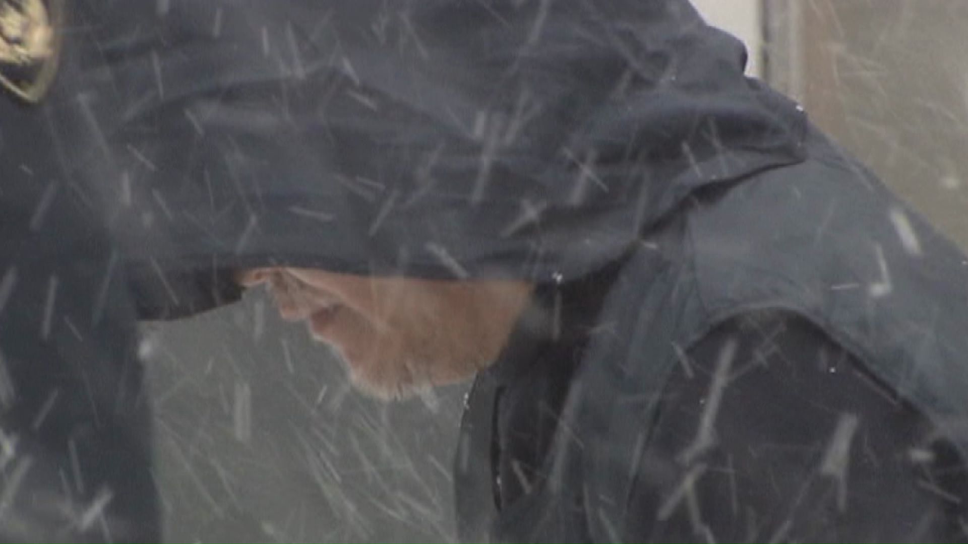 逮捕・送検された阿部容疑者(札幌・東署)