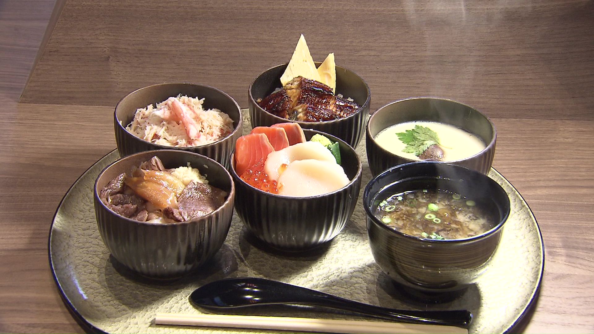 北海道の味を堪能できる海鮮丼も