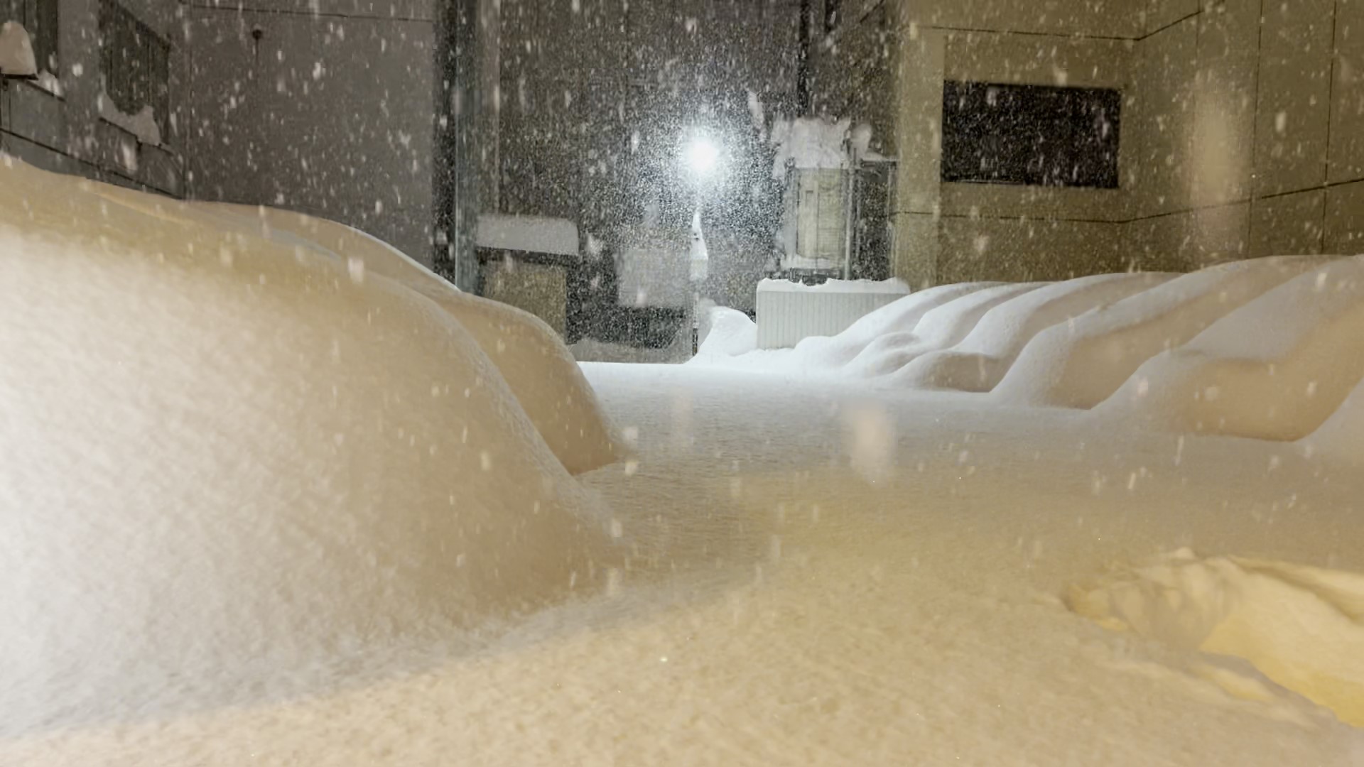 駐車場も雪だらけ