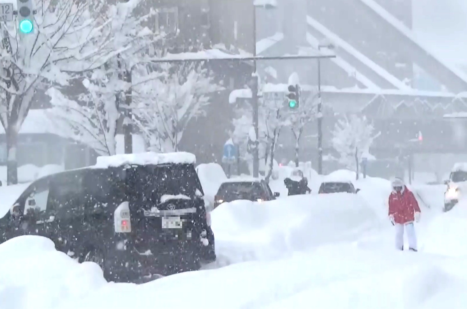 市内のいたるところで車がスタック