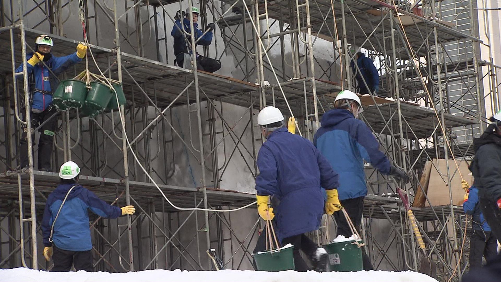 のべ900人ほどで1か月かけて制作
