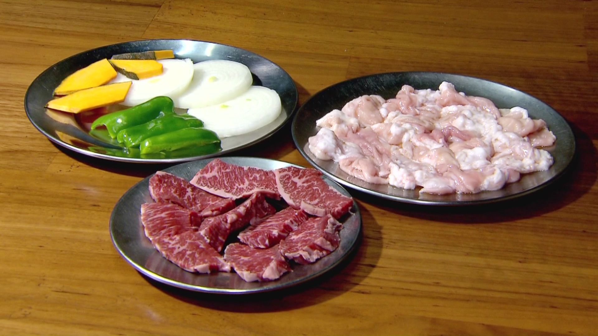 定番は「豚ホルモン」と「牛サガリ」