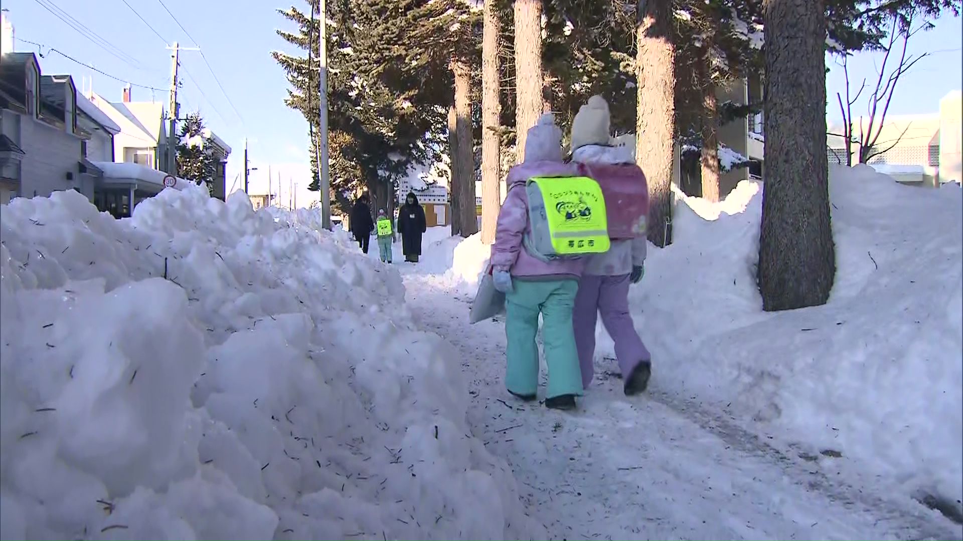 臨時休校していた学校が半数ほど再開