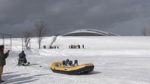 ドームの外で様々なウィンタースポーツを堪能