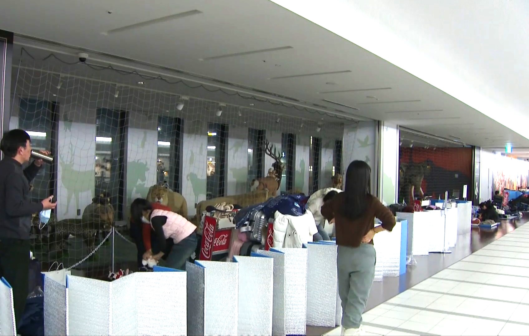 新千歳空港（11日午後11時30分ごろ）