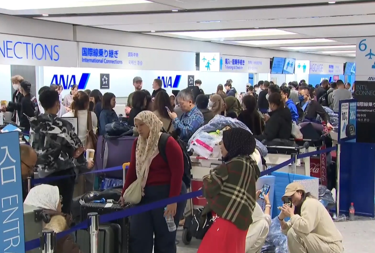 新千歳空港（11日午後10時ごろ）