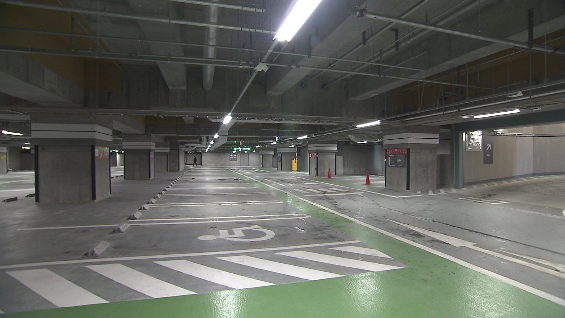 地下駐車場を完備