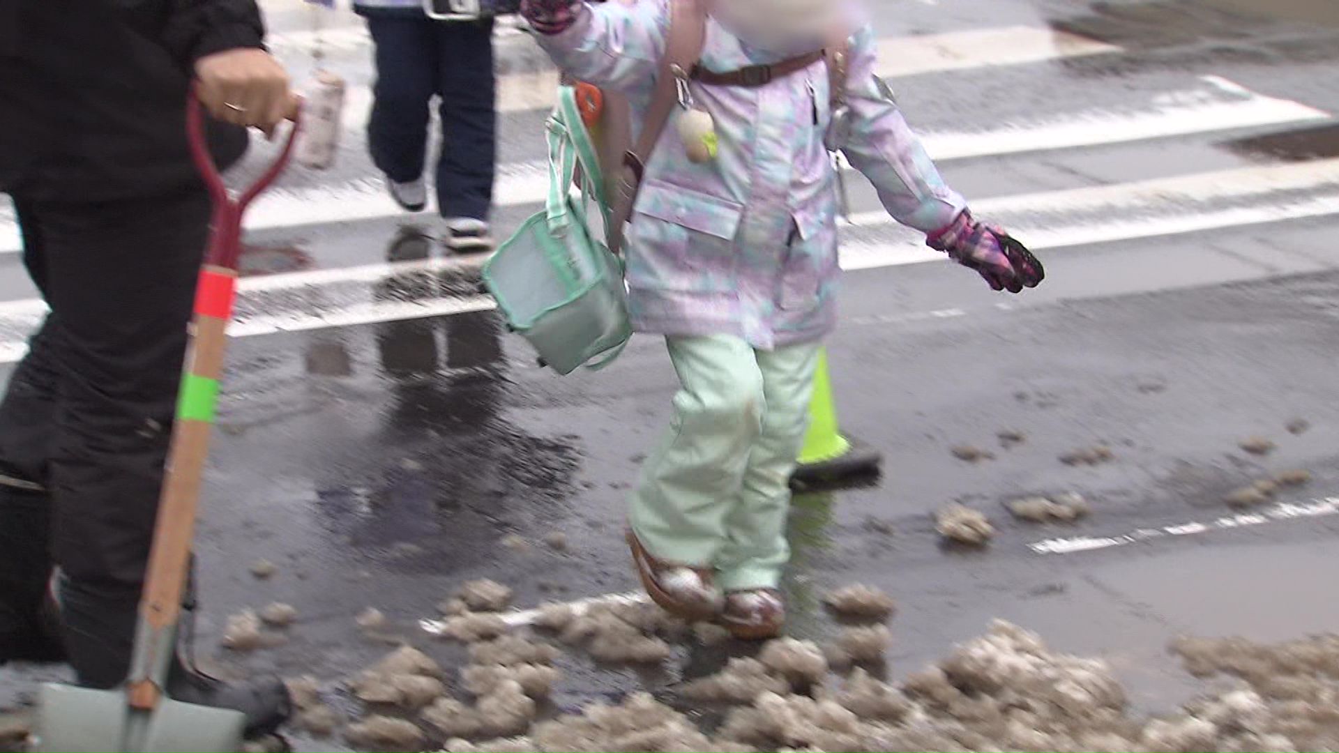 下校中の小学生