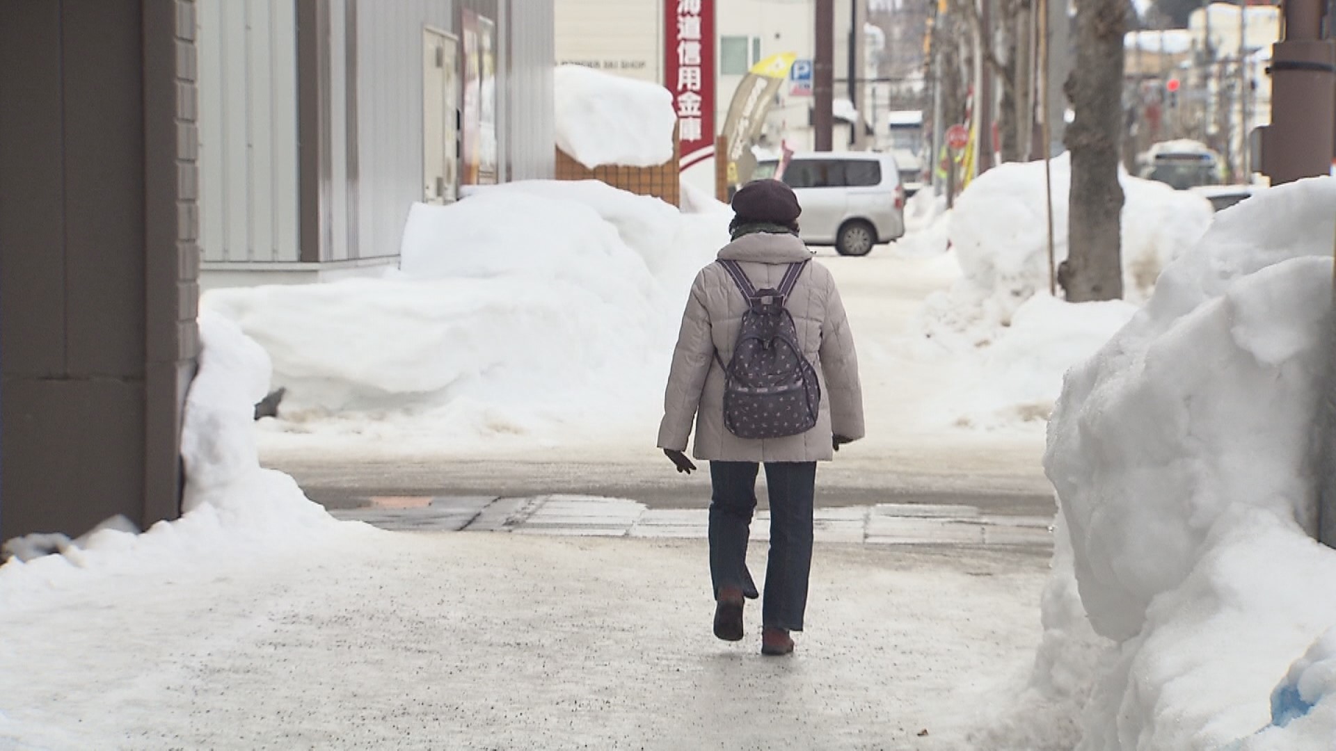 閉鎖する介護事業所もあり、高齢者にしわよせが