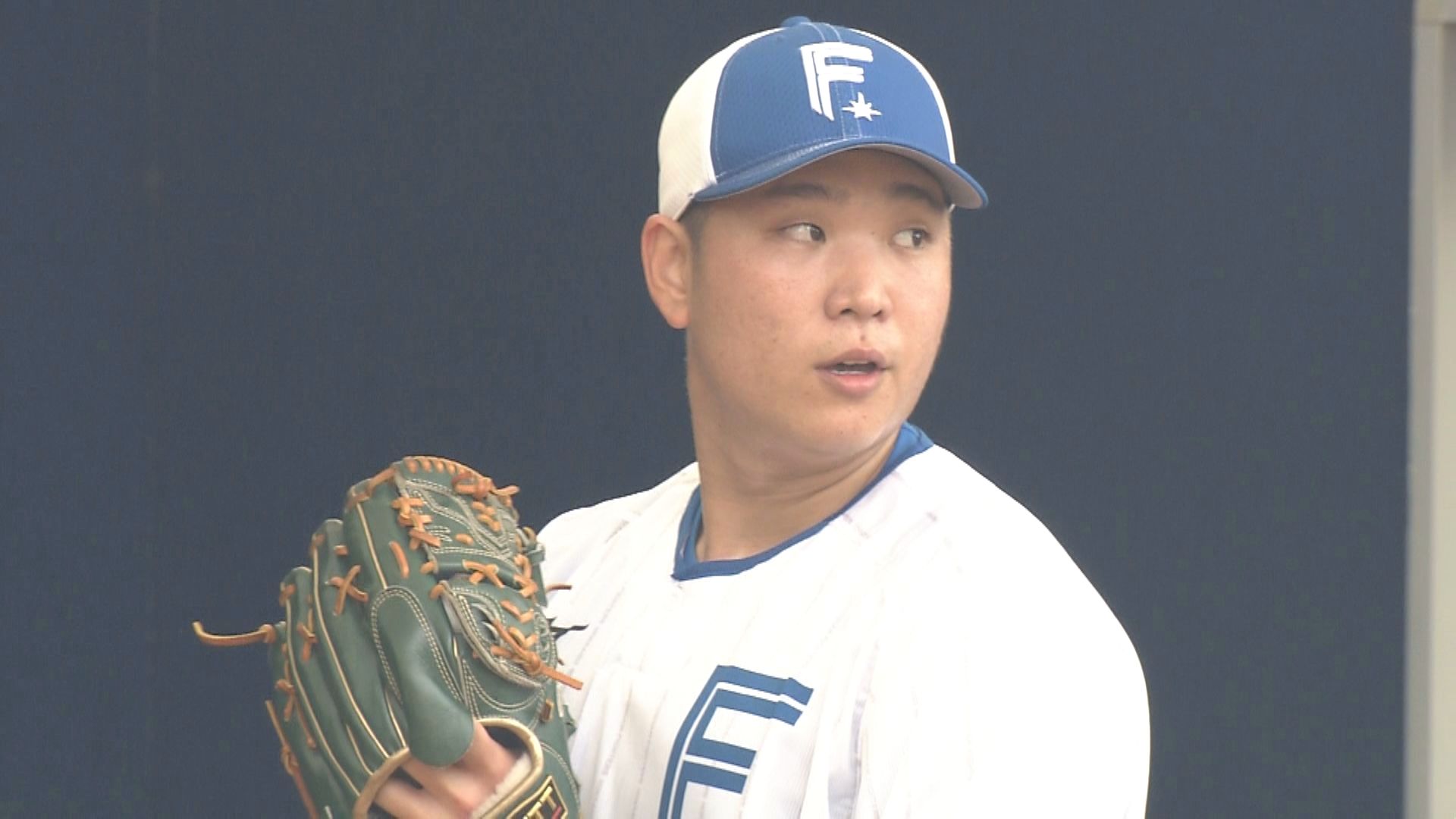 初めてブルペン入りした 古林睿煬(グーリン・ルェヤン)投手