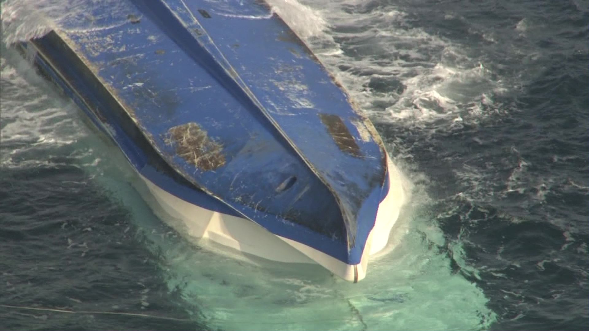 水温6度の真冬の海に5人が投げ出された