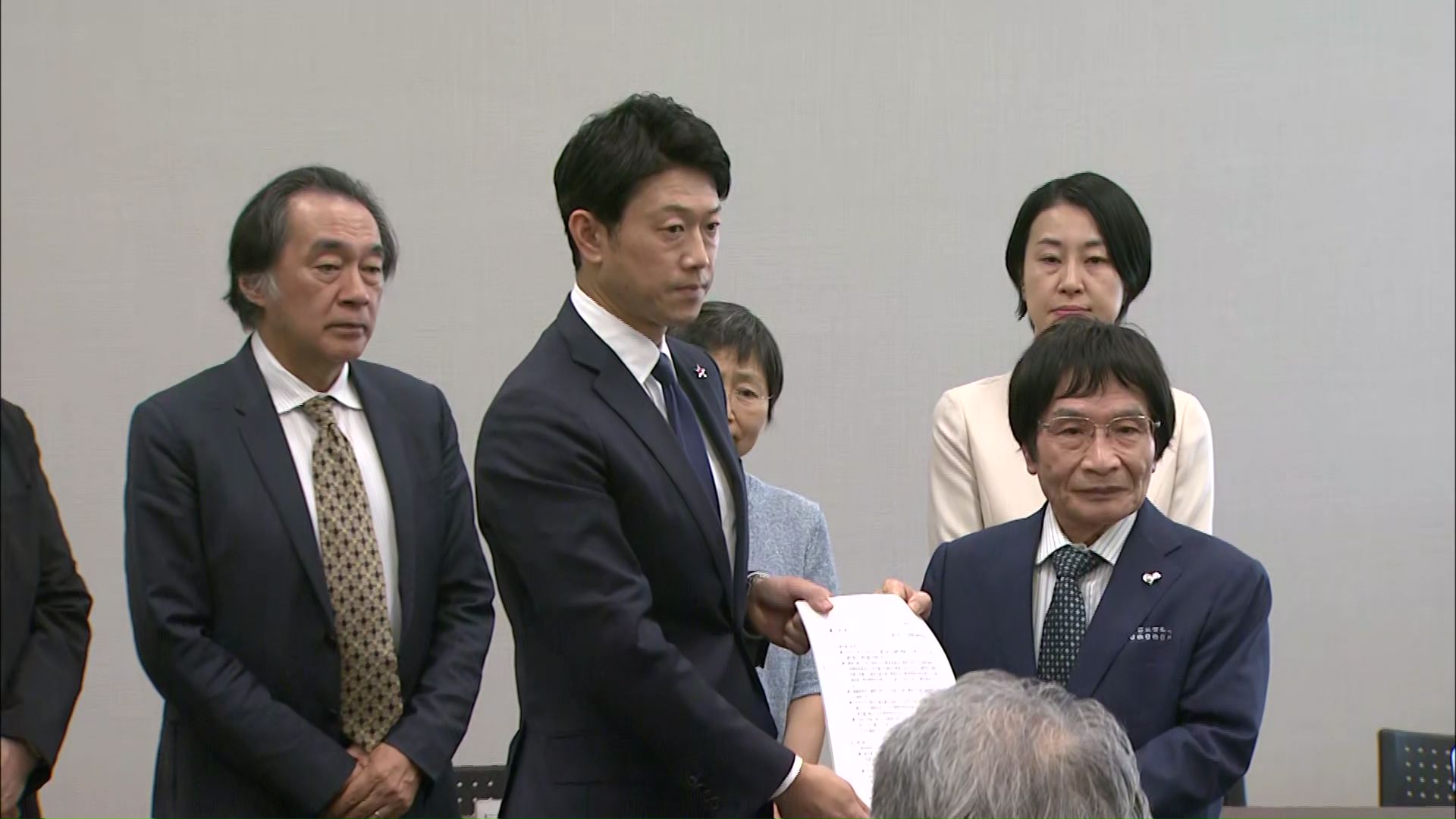 自殺との因果関係を認める報告書を提出