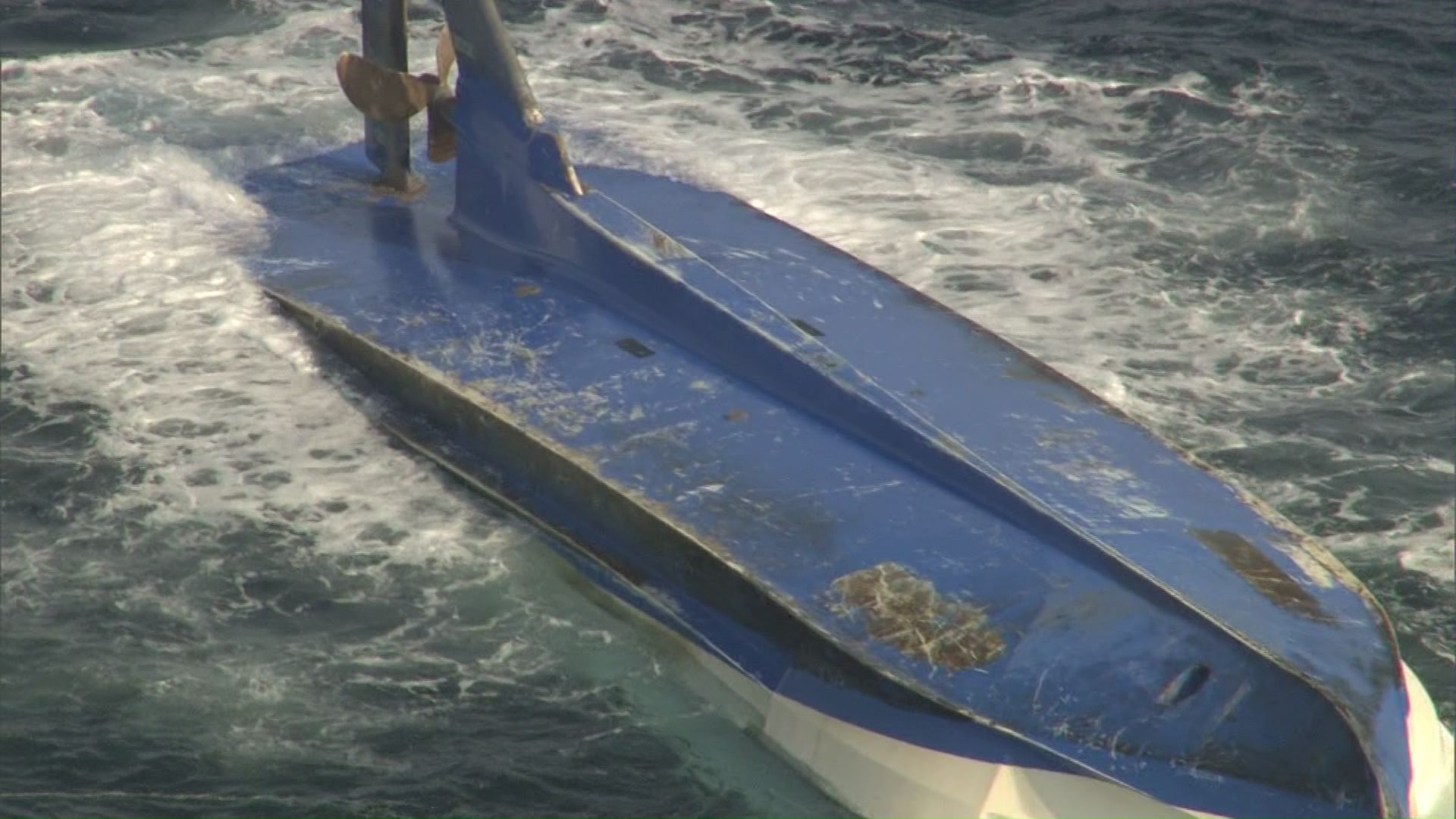 転覆した「三宝丸」