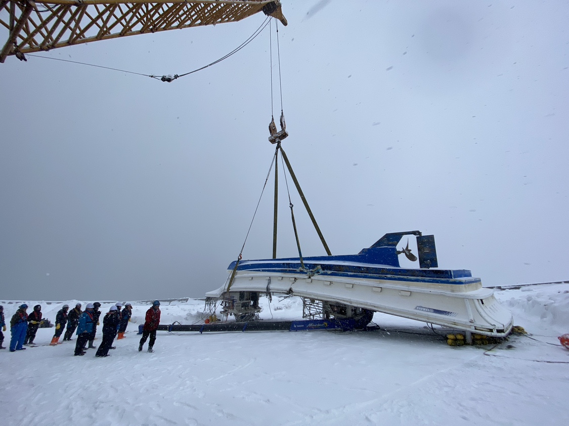 転覆した「第二十八三宝丸」(羽幌港)