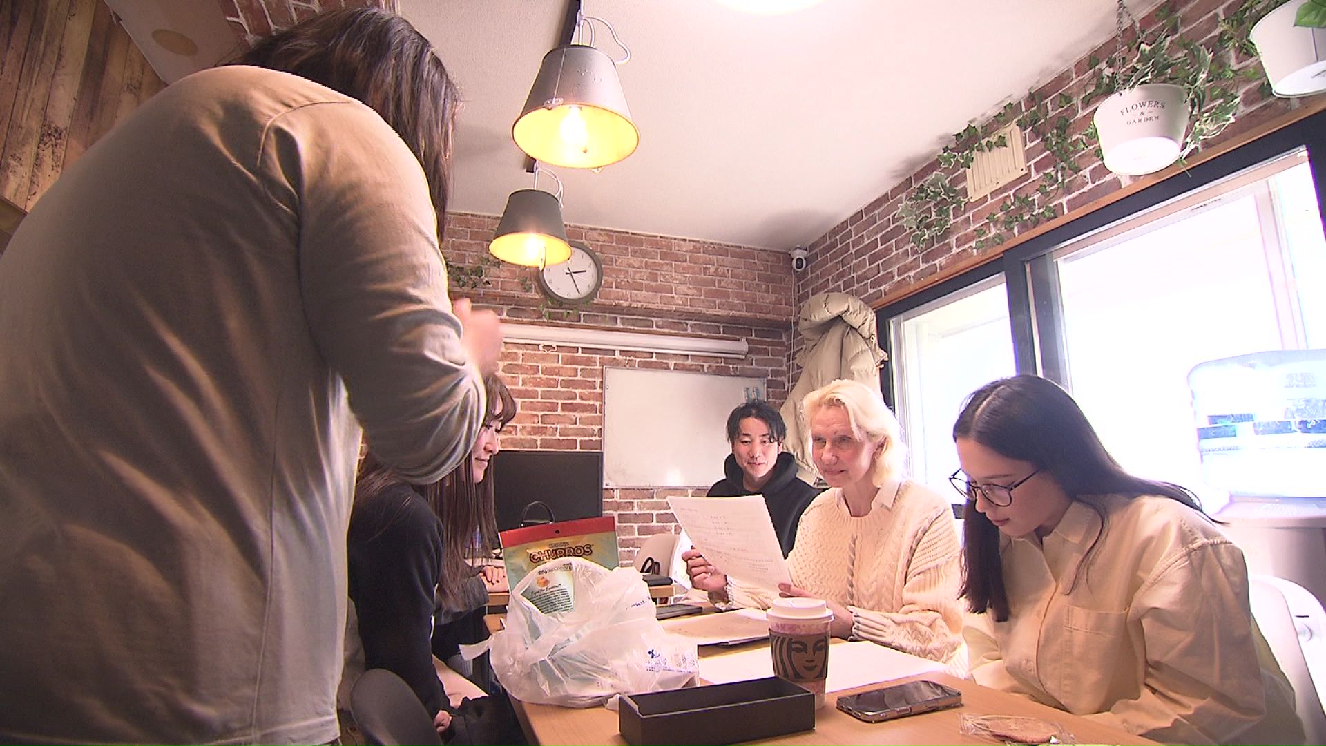 避難してきたウクライナ人に無料で日本語教室を開く