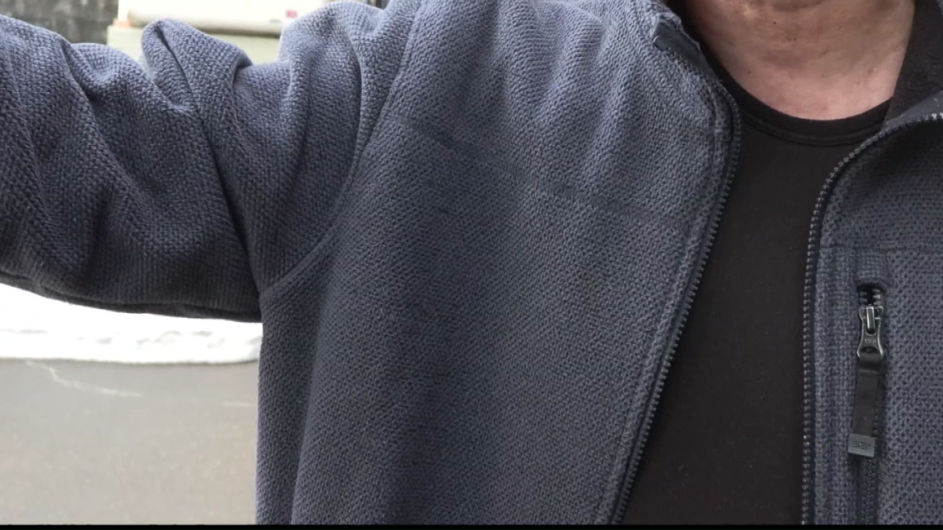 「どーんという音がして…軽トラックの前の方がつぶれていた」(目撃者)