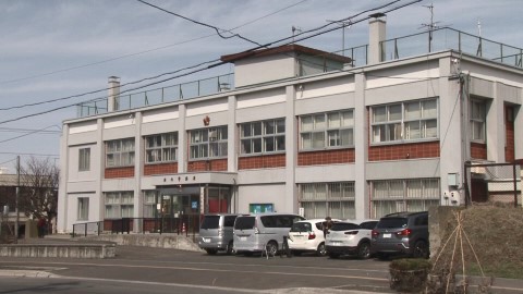 状況を調べている北海道警岩内署