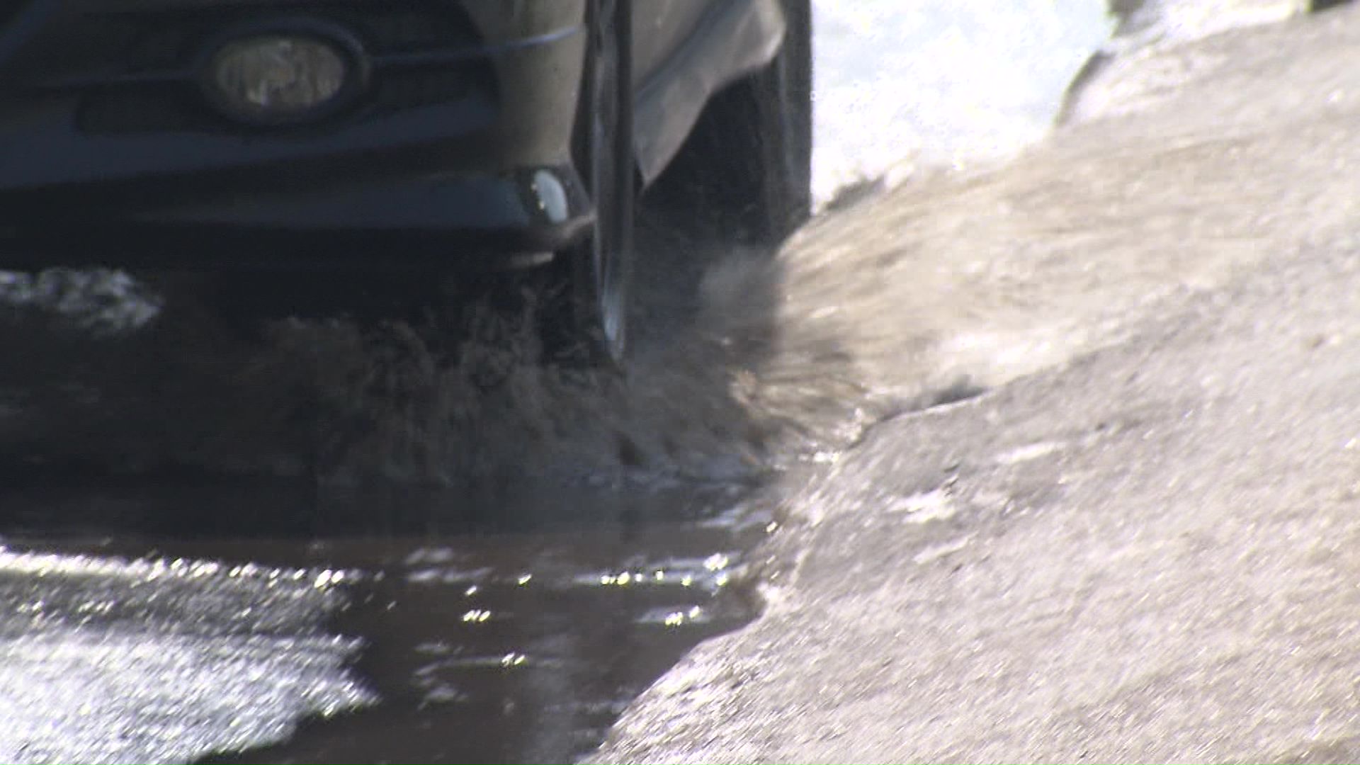 ぐちゃぐちゃの路面
