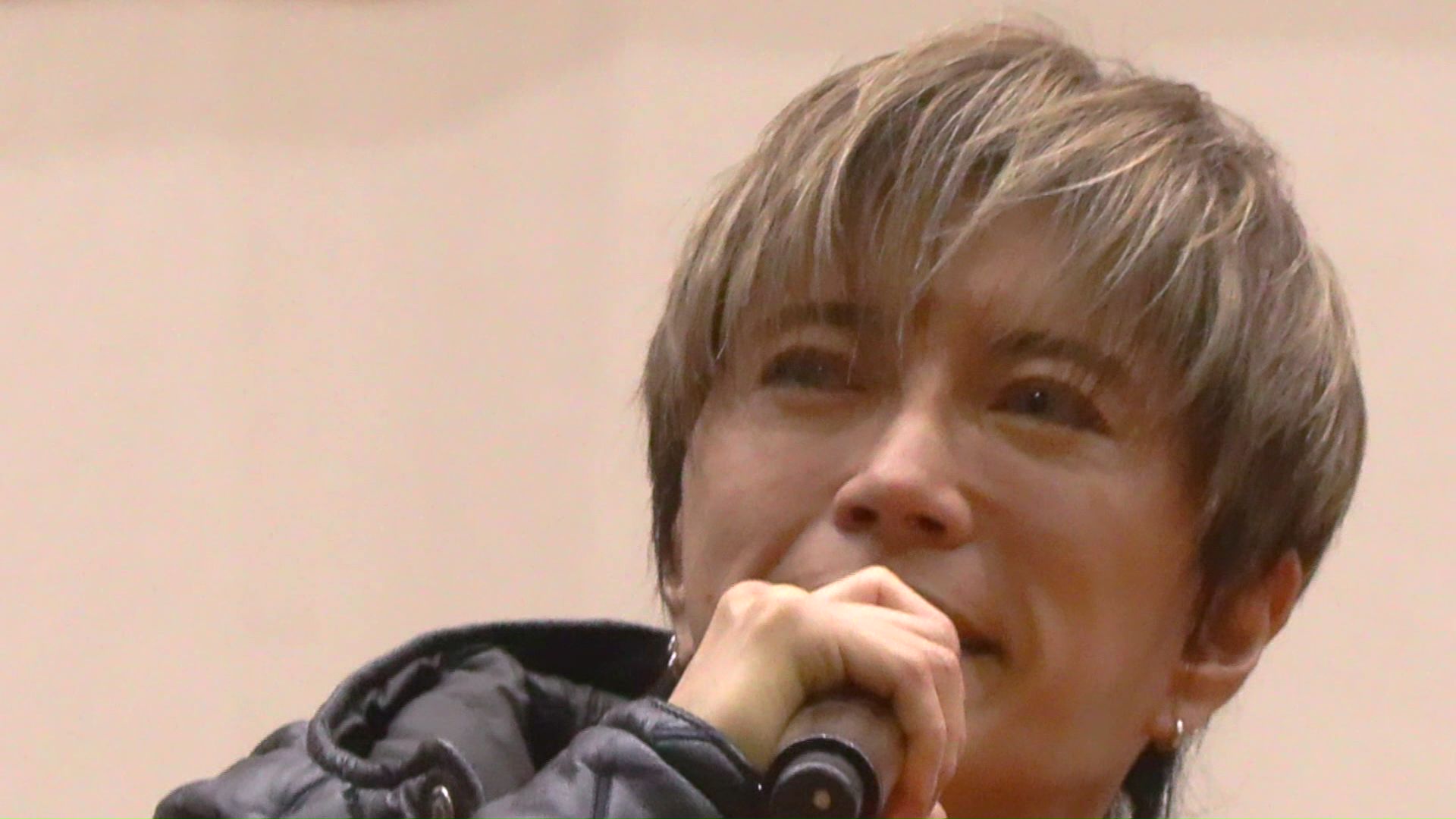 サプライズで熱唱するGACKTさん