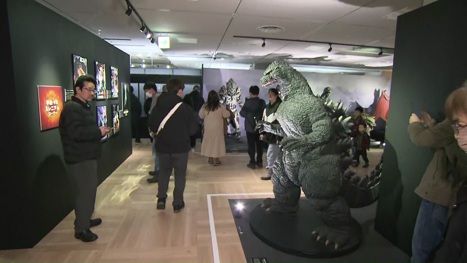 ゴジラの巨大ジオラマなど展示