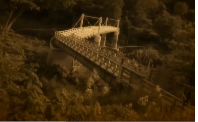 被害者のスマホで動画撮影