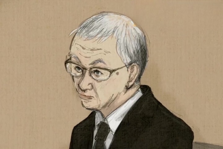 法廷内の修被告(イラスト)