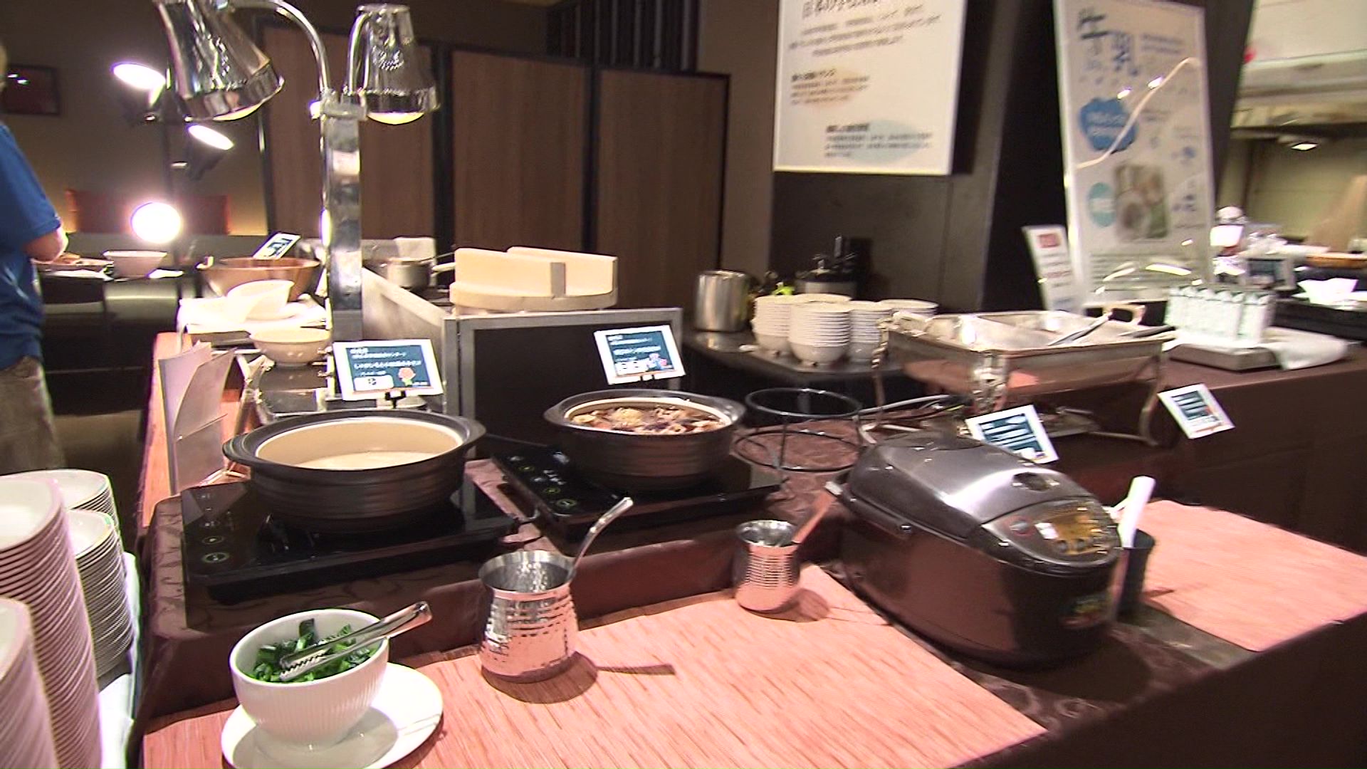 ホテルのビュッフェで“学校給食”